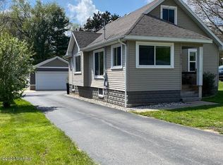 6913 Northland Dr NE, Rockford, MI 49341