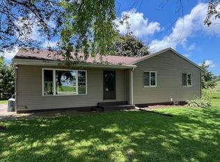 N6090 Wagner Rd, Mount Calvary, WI 53057