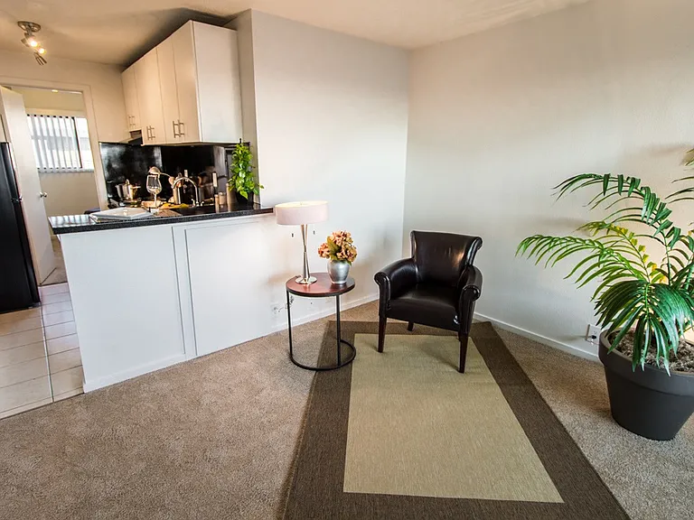 Monticello Apartments — Photo 16