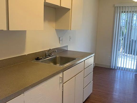 4th image of 1184 NE Turner Dr APT 6