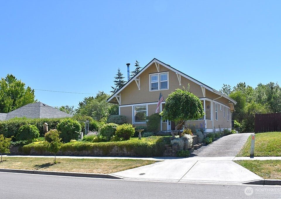 1st image of 673 SW Chehalis Avenue