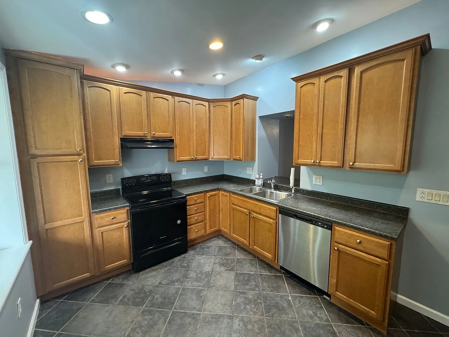 Manayunk Beautiful 4 Bedroom Row $2,250/month — Photo 2