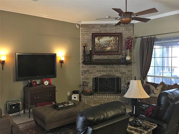 2nd image of 1440 Hidden Oaks Cir