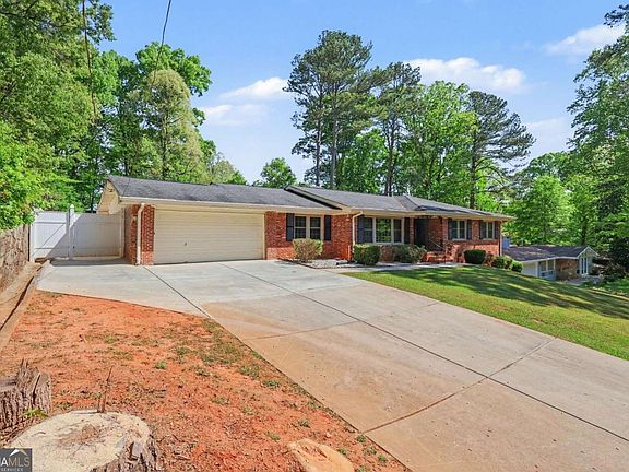 4th image of 3582 Cloudland Dr