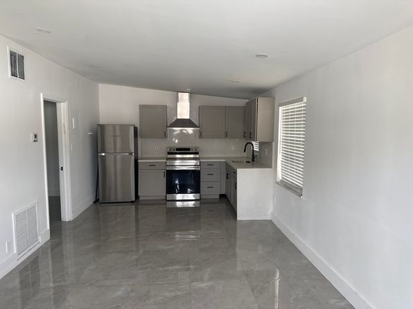 215 NE 10th Ave APT 5