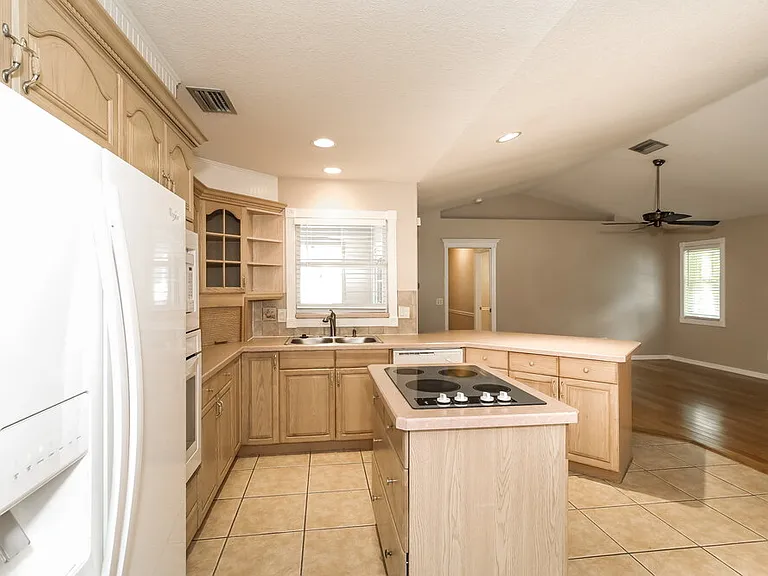 3522 Massini Ave — Photo 6