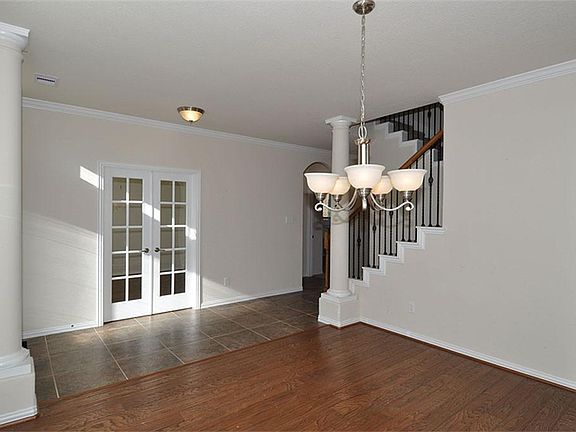 Formal dining to the right as you enter...