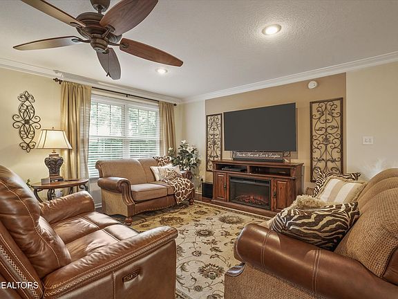 5th image of 3748 Whitworth Dr