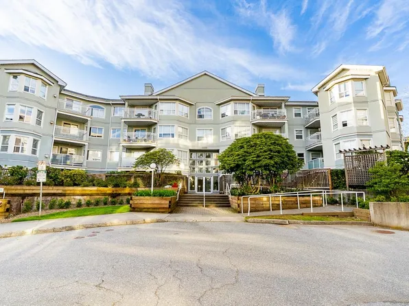 13955 Laurel Dr #104, Surrey, BC V3T 1A8