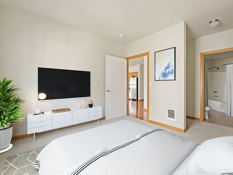 Shangri La Apartments — Photo 8
