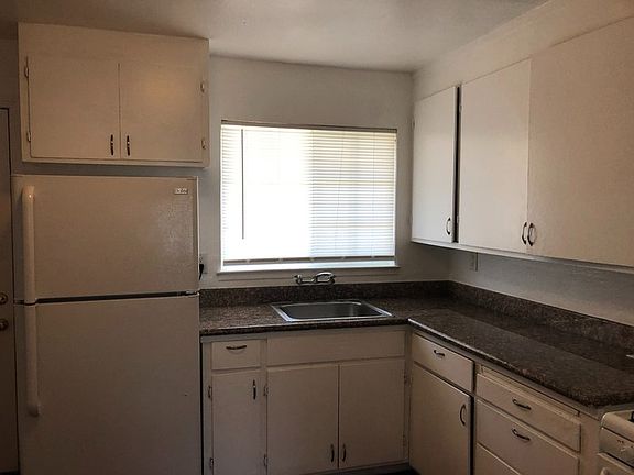 3rd image of 251 S 8th St