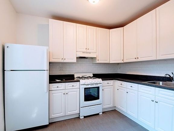 4th image of 3926 62nd St APT 1C
