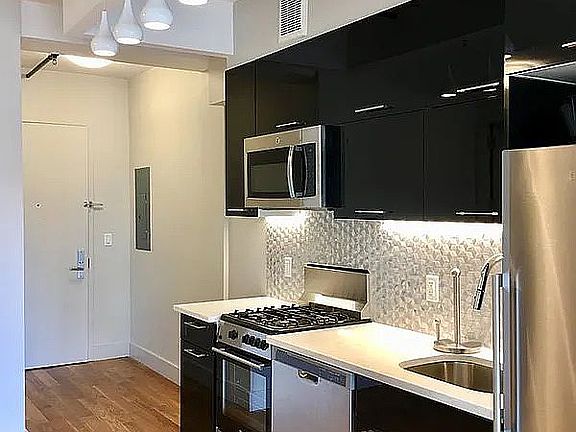 2nd image of 880 Dekalb Ave #204