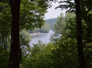 127 Tanbark Dr, Greentown, PA 18426