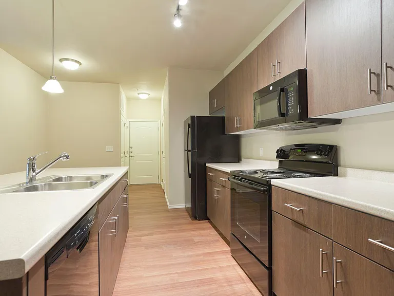 Santa Anna Apartments — Photo 9