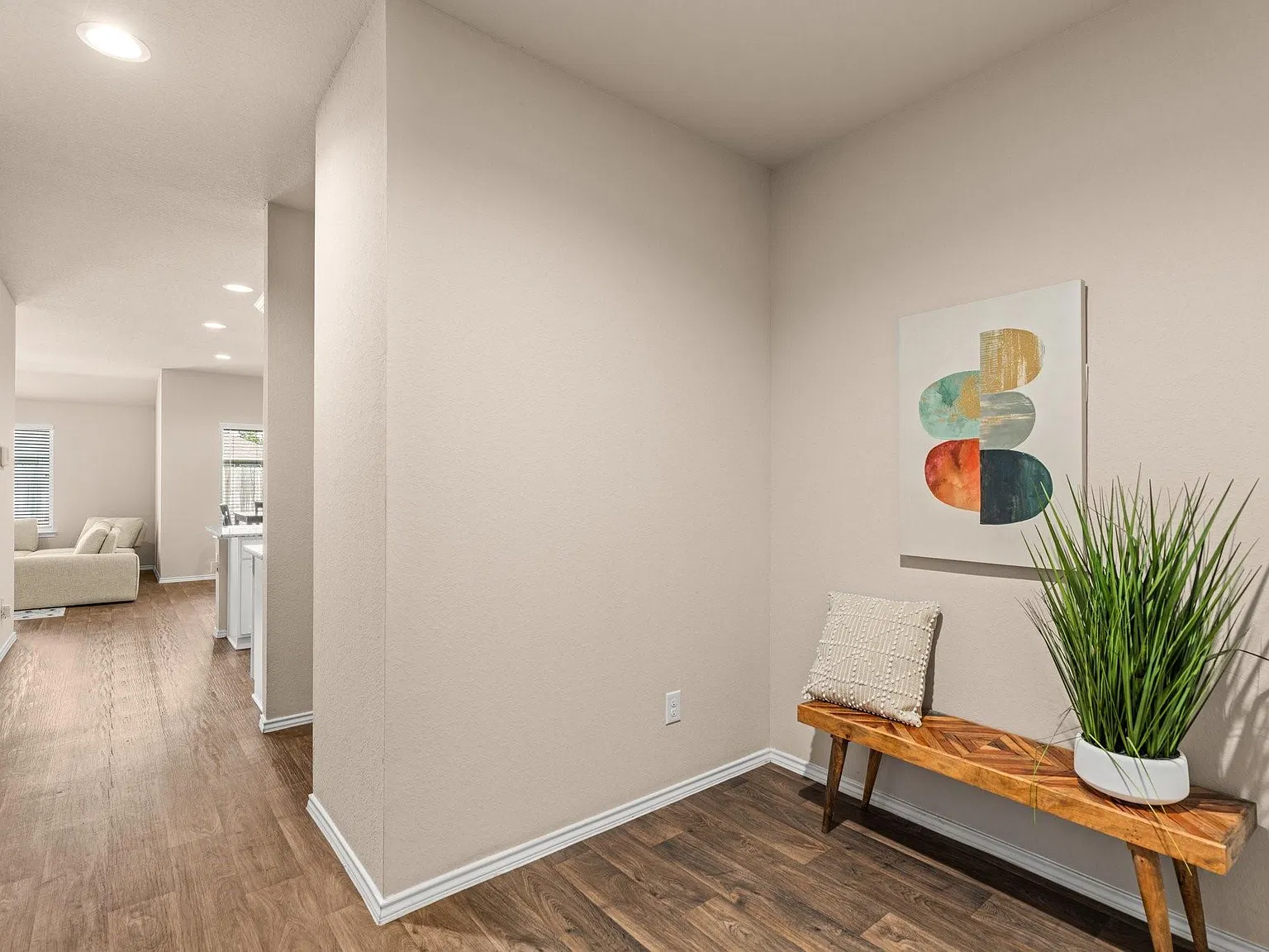 3 bed, 2.0 bath, 1599 sqft, $1,875 — Photo 2