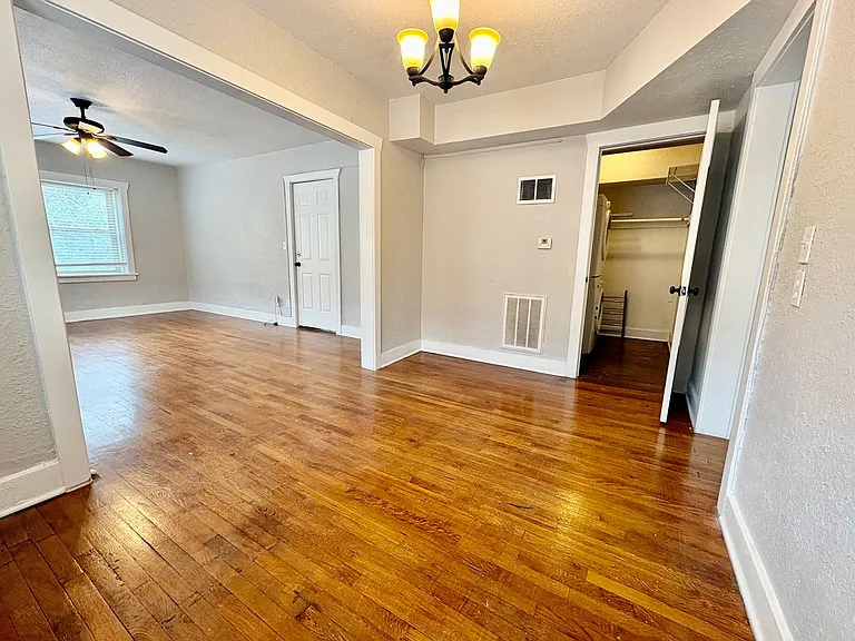 815 E 42nd St #3W — Photo 8