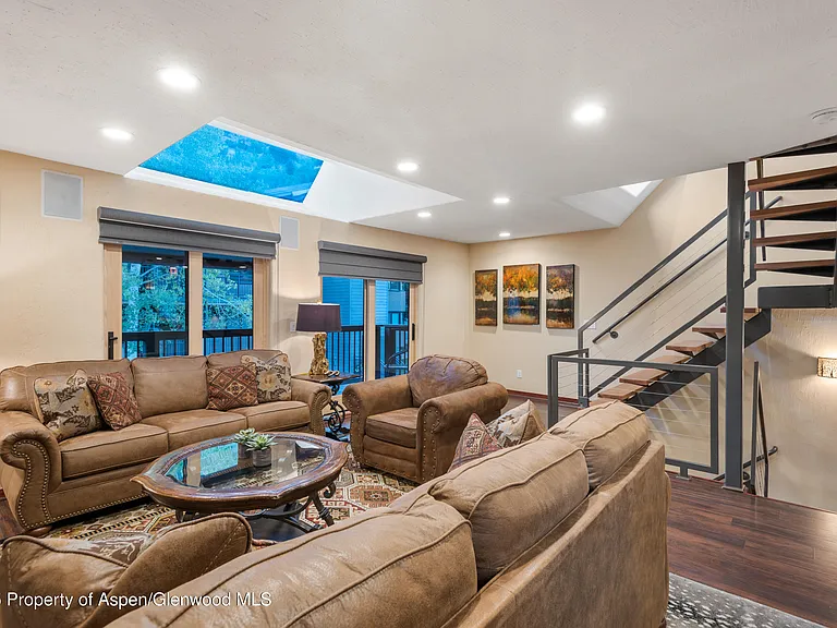 650 S Monarch St #4 — Photo 5