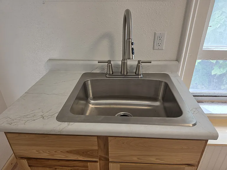 416 N Horsman St #5 — Photo 2