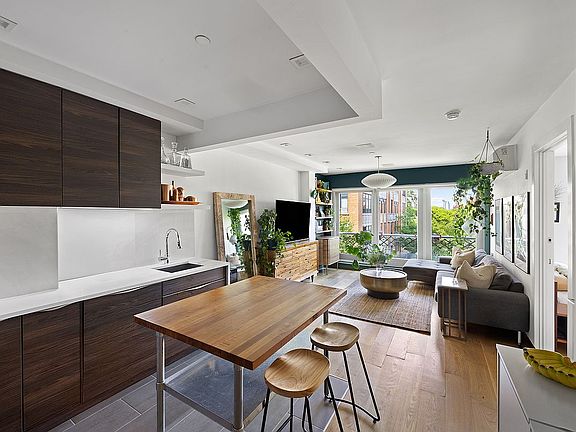 4th image of 238 Richardson St #4A