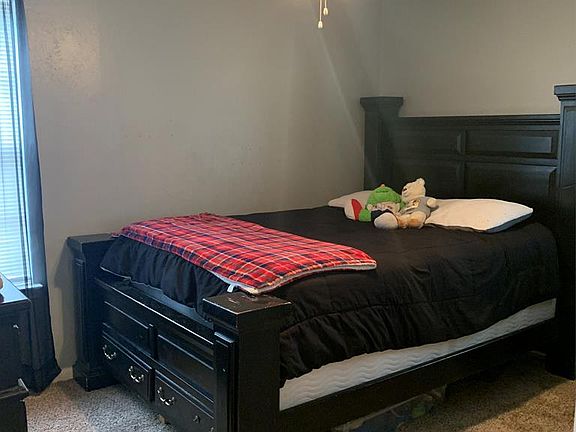 4th image of 413 Blackstone Ave