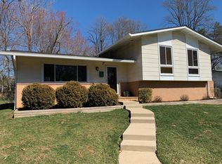 11036 Del Rio Dr, Fairfax, VA 22030