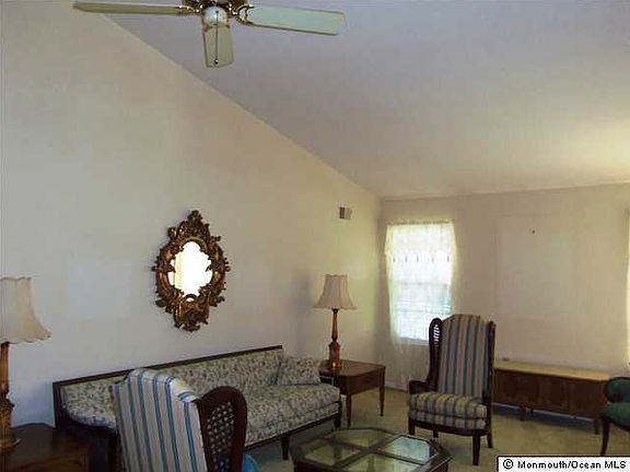 4th image of 1034 Thornbury Lane #B