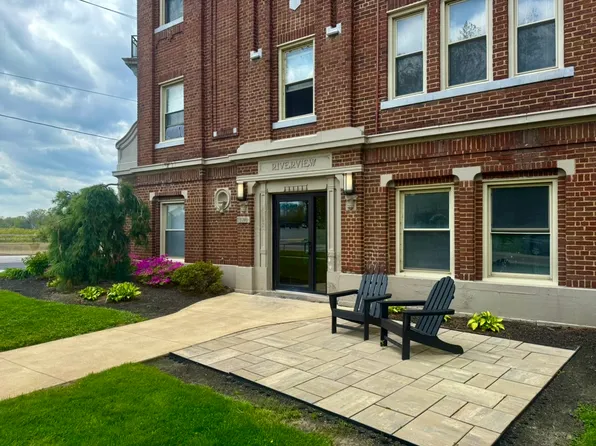 Riverview Red Door Living