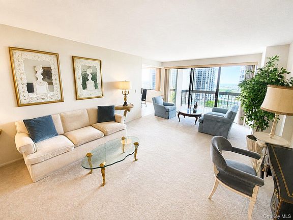 3rd image of 27110 Grand Central Parkway #17L
