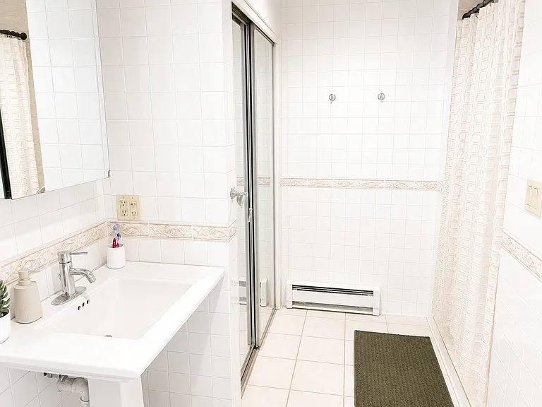 648 E 7th St #3 — Photo 9