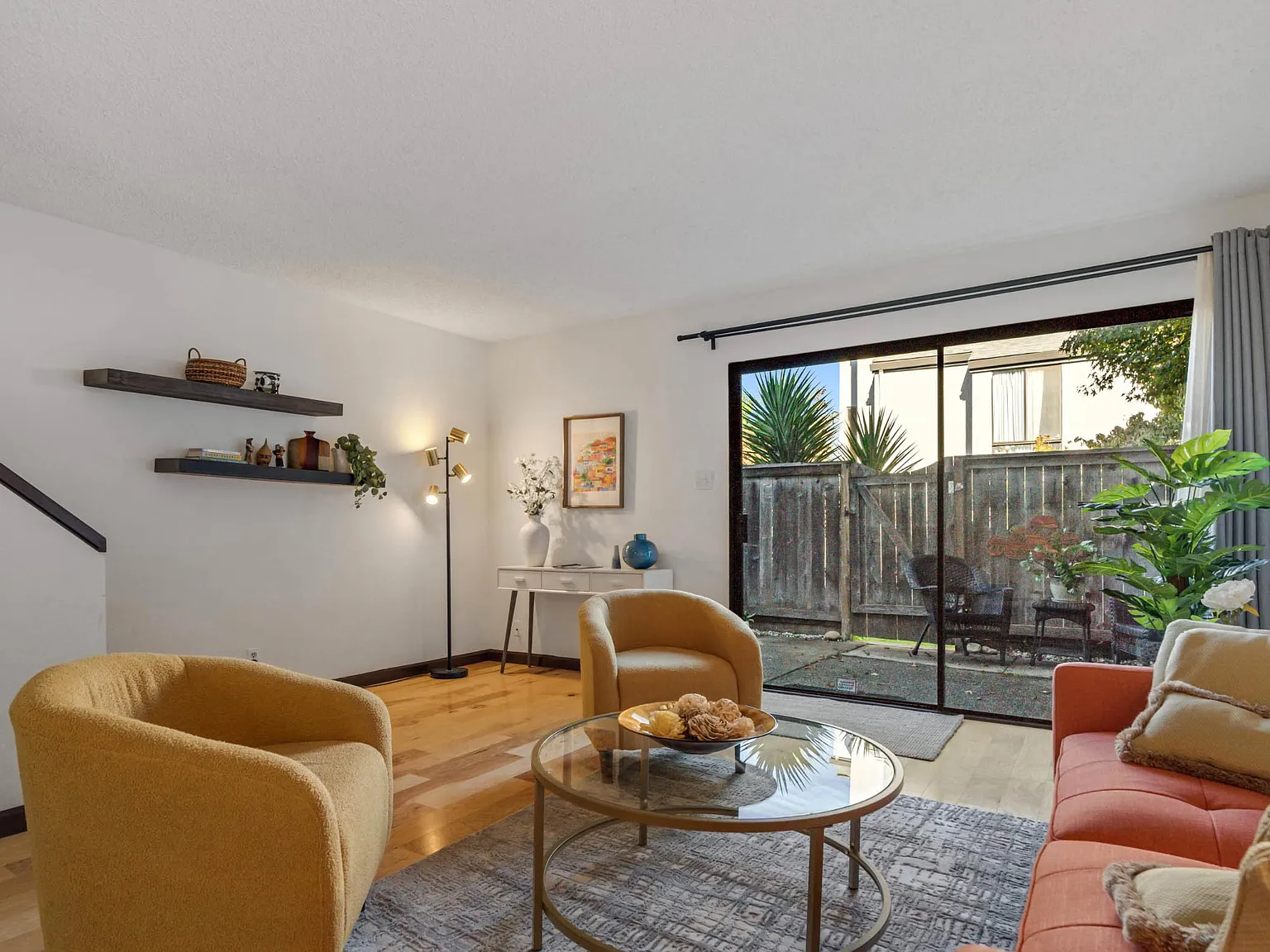 2 bed, 1.5 bath, 1081 sqft, $2,800 — Photo 3