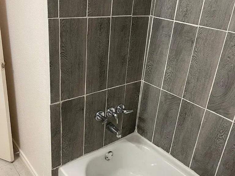 411 Tennessee St #6 — Photo 3