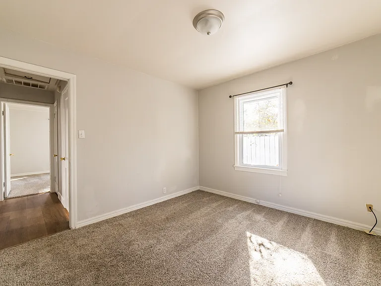 717 NW A St — Photo 13