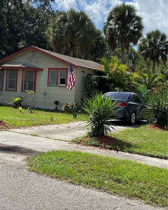 2nd image of 220 Granada Blvd