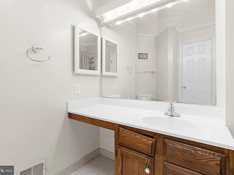 41 Queen Catherine Ct #A — Photo 33