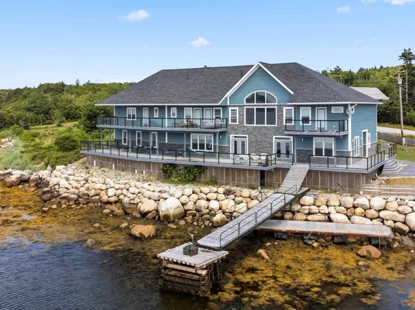 1112 Sandy Point Rd, Shelburne, NS B0T 1W0