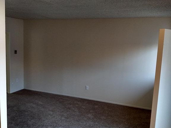 3rd image of 6129 Cahuenga Blvd APT 205