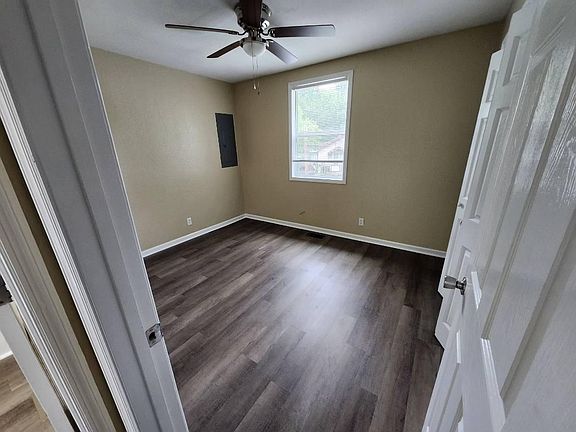 3rd image of 549 9th St