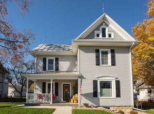 211 N Iowa St, Solon, IA 52333