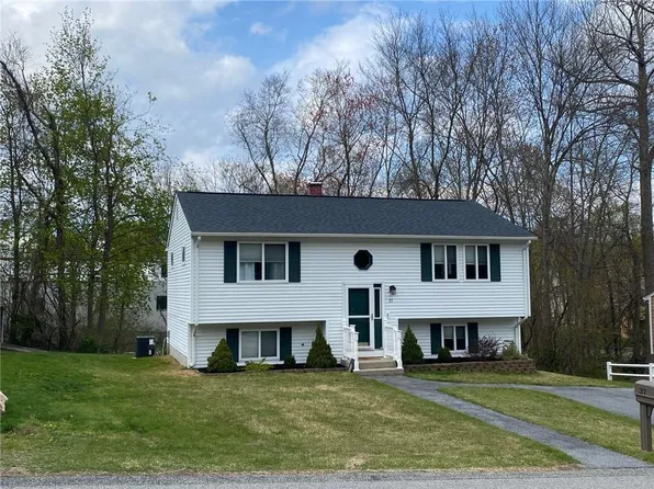 37 Sunrise Ave, West Warwick, RI 02893
