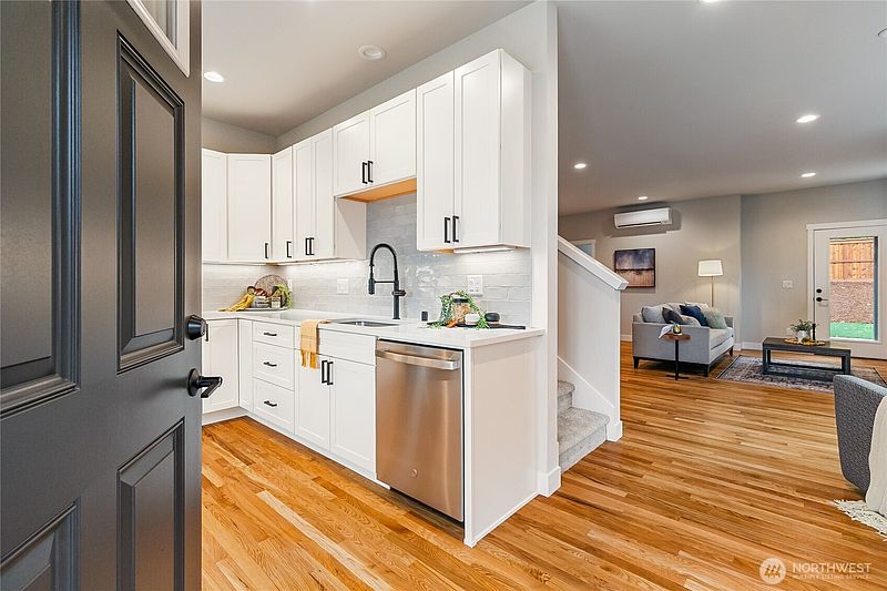 3rd image of 4100 Yonkers Street