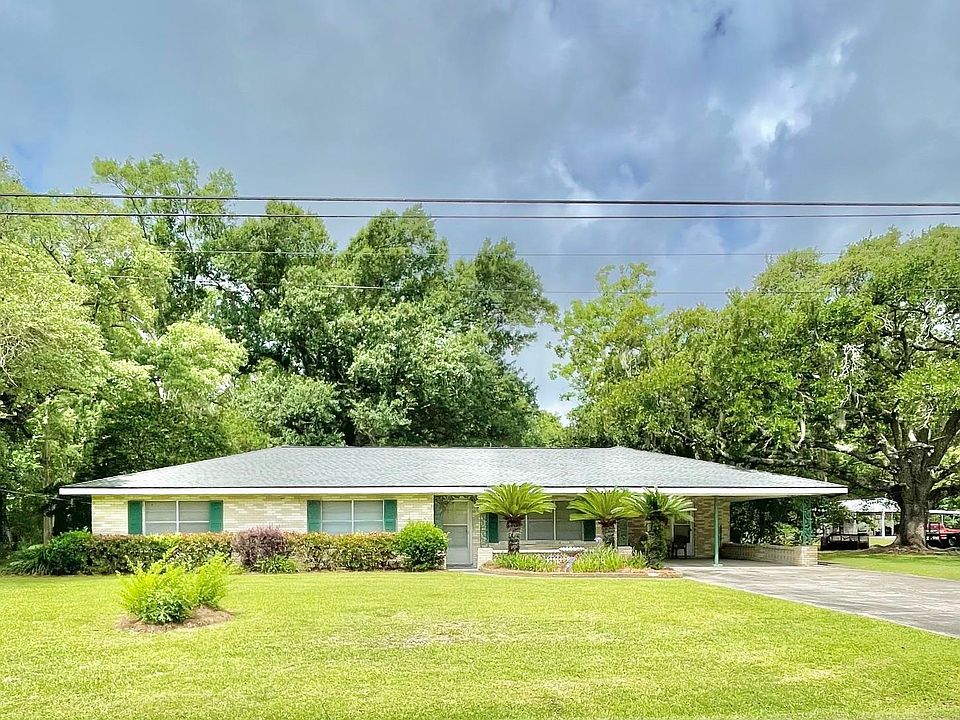 1st image of 301 Lirette St