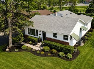 2814 Cardinal Dr, Rolling Meadows, IL 60008