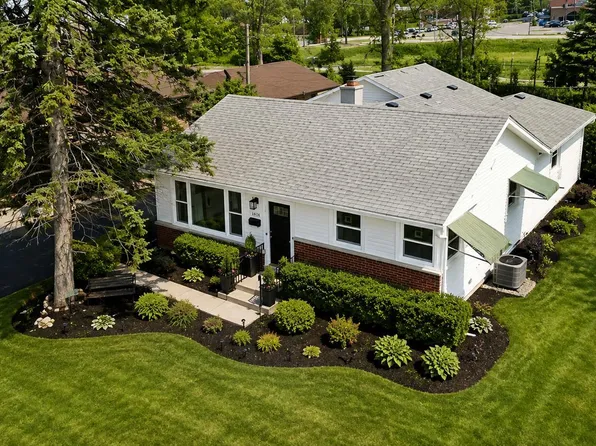 2814 Cardinal Dr, Rolling Meadows, IL 60008