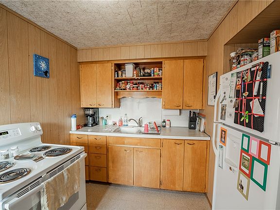 4th image of 309 Oak Street #1-2