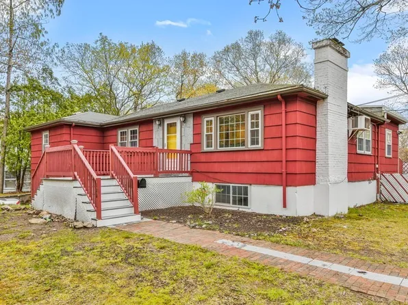 322 Turtle Pond Pkwy, Hyde Park, MA 02136