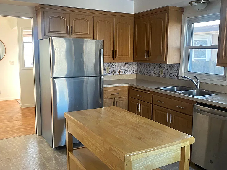 2421 Decatur Ave S — Photo 17