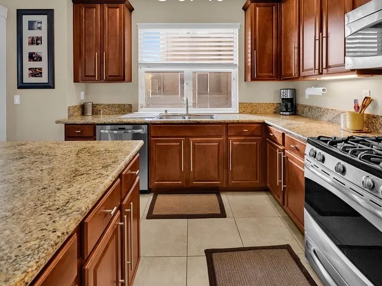 261 Esfahan Ct — Photo 3