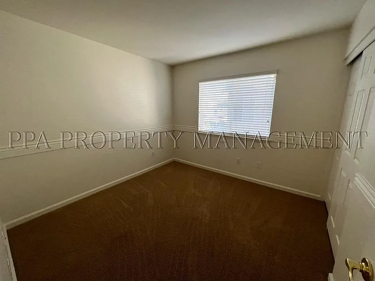Upstairs Middle Bedroom