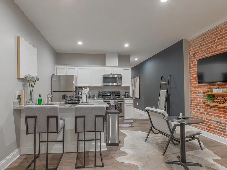 3221 Noble St #3 — Photo 32